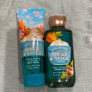 Bath and Body Works Whipped Vanilla and Spice Bath Set